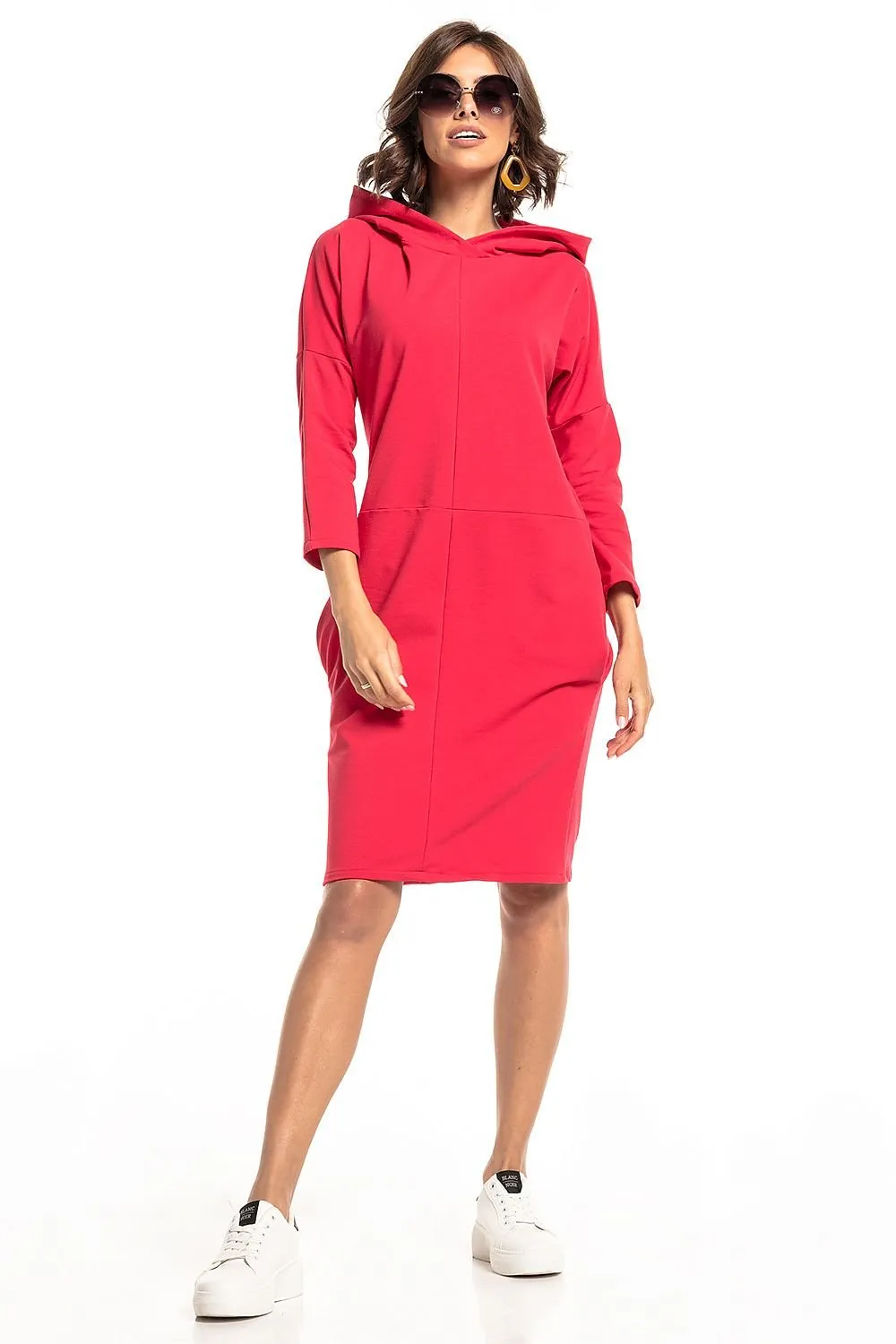 Chic Knit Hooded Day Dress with Practical Pockets